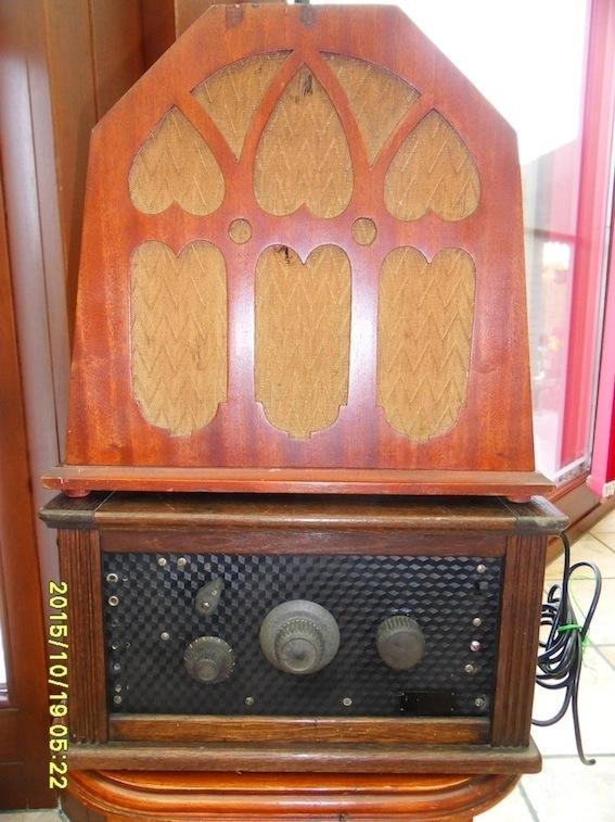 Radio Nora avec son HP.JPG